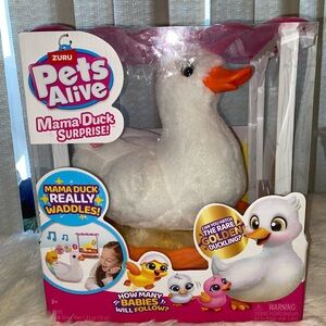 ZURU Pets Alive Mama Duck Surprise toy